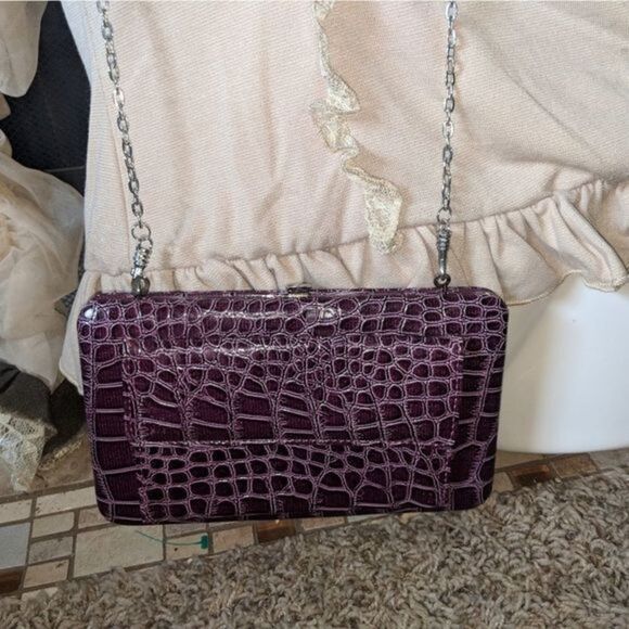 New Compact purse with removable chain - Picture 1 of 8